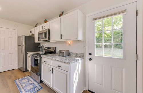 Pine Mountain House | Walk to Dtwn Pine Mountain! Quiet Cottage w/Yard