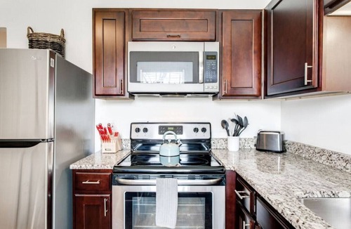 Franklin House | Walk to Franklin Square, Spotless and Welcoming