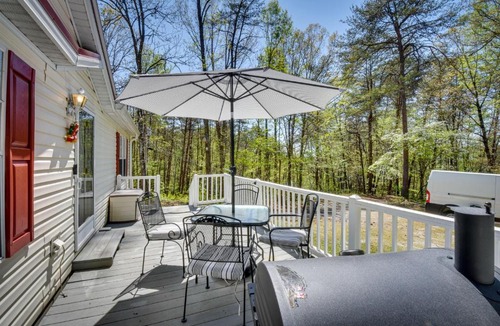 Hayesville House | Walk to Lake Chatuge! Hayesville Cabin w/Fire Pit