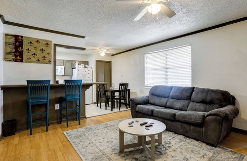 Highlands - Perkins Apartment | Walk to LSU Campus & Bars! Condo w/Community Pool