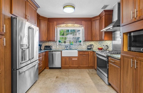 Del-Ida Park Historic District House | Walk to The Ave! Heated Pool/Spa, Golden Tee & Putting Green – 1.3mi to Beach