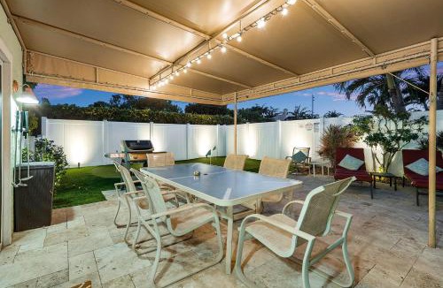 Del-Ida Park Historic District House | Walk to The Ave- Heated Pool, Spa, Golden Tee and Putting Green - mins to Beach- by Maven Vacation Rentals