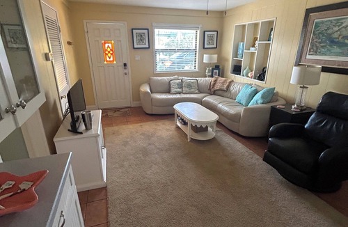Krulder House | Walk to the beach and Flagler Ave-2 bedroom cottage