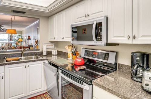 Siesta Key Condo | Walk to Turtle Beach! Bayfront Unit w/Pool & Dock