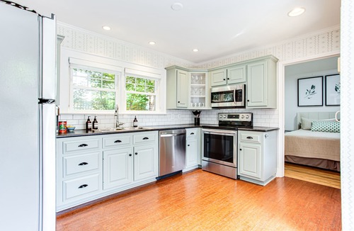Athens Cottage | Walkable, Backyard, 5 Points, Office, W/D, King