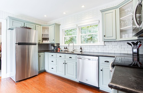 Athens Cottage | Walkable, Backyard, 5 Points, Office, W/D, King
