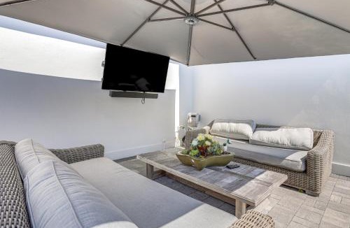 Southside Apartment | Walkable Couple’s Retreat in West Palm Beach!