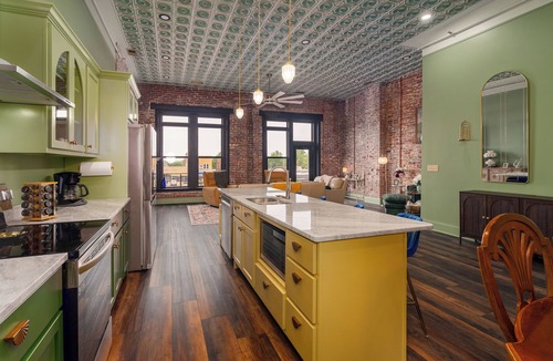 Marion Apartment | Walkable Downtown Marion Luxury Suite