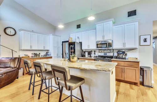Govalle House | Walkable East Austin Oasis with Jacuzzi