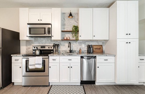 East Walnut HIlls House | Walkable East Walnut Hills/Stylish 1BR w/Yard