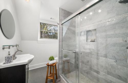 East Side House | Walkable Grant Park 1920s Home with King Bed
