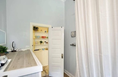 Mobile House | Walkable near Downtown - Classic Mardis Gras Manor
