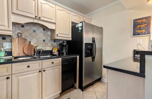 Auburn Condo | War Damn Condo-DT Auburn next to campus