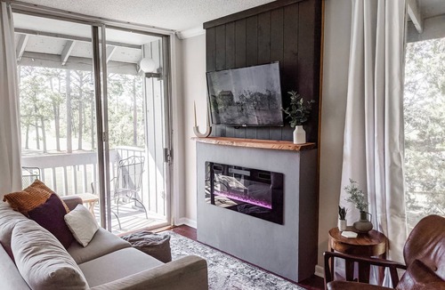 Daphne Apartment | Warm and Cozy Condo with Peaceful Golf Course Views