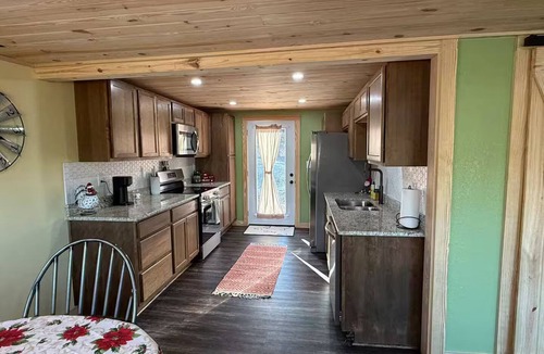 Mount Pleasant Cottage | Waterfront 1-bedroom cottage in Bainbridge GA