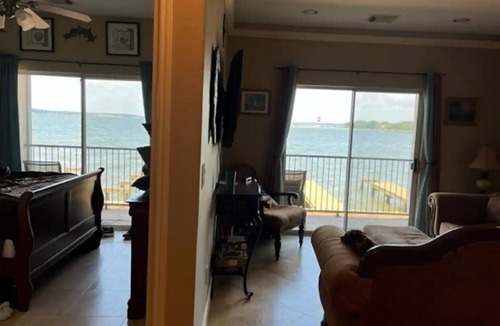 Seven Coves Condo | WATERFRONT 2/2 CONDO BOAT DOCK/SLIP RESTAURANT KAYAK AMENITIES GRD. FL Sleeps 8