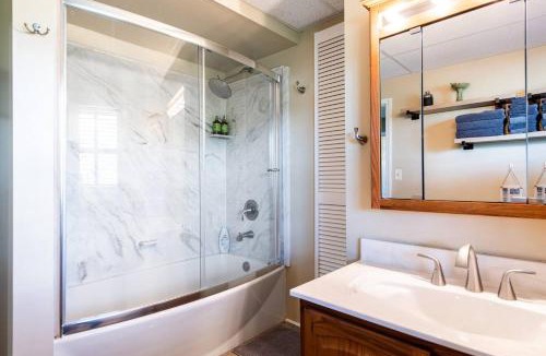 Warsaw House | Waterfront Cabin With A View, Large Family Retreat, Pet Friendly