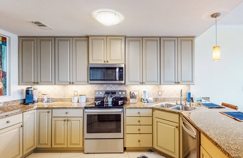 Fort Walton Beach Condo | Waterfront condo with balcony, pool, hot tub, central AC & washer/dryer