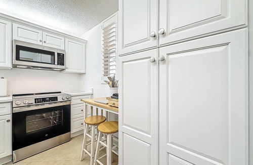 South Pasadena Condo | Waterfront condo near beaches | 55+ community