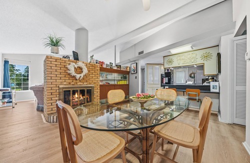 Lakeland House | Waterfront! Firepit~3 King bedrms~playroom~kayaks~near restaurants