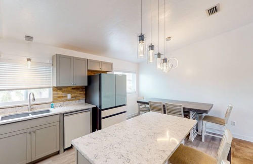 Summerland Key House | Waterfront home with boat/canal access, screened lanai, & renovated interior