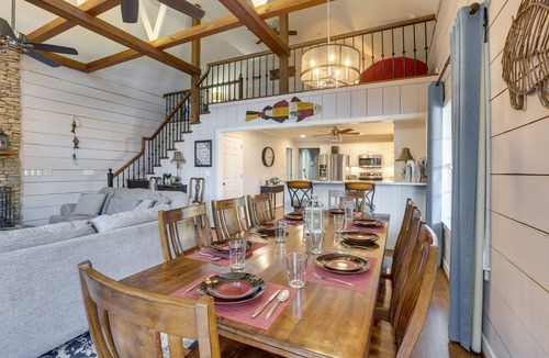 Shelby House | Waterfront Lay Lake Retreat w/Dock & 3 Piers!