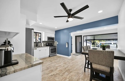 Citrus Isles House | Waterfront Pool Oasis 3BR Minutes to Beach & Las Olas