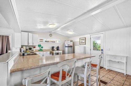 Salem House | Waterfront Scallop & Fish Spot! Private Dock 2 boats + Ice Machine—Pet Friendly