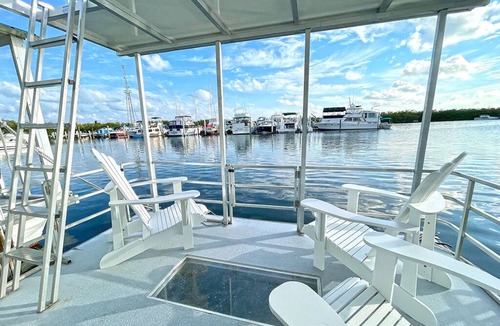 Tavernier Villa | Waterfront Sunset View Aqua Villa Dolphin @ Mangrove Marina Resort