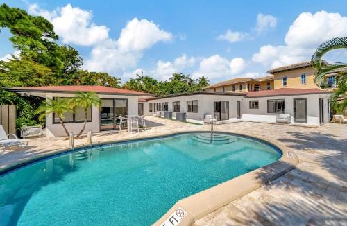 Coral Ridge Apartment | Waterfront Unit #5 20 Min Walk to Beach and Shops