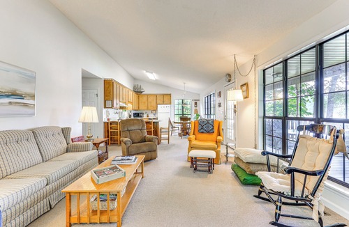 Athens House | Waterfront Wheeler Lake Home w/ Furnished Deck