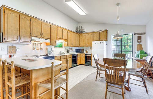 Athens House | Waterfront Wheeler Lake Home w/ Furnished Deck