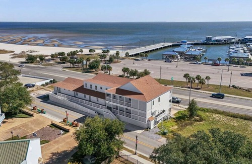 Pass Christian Condo | Weekend Escape on the Coast - Relax & Unwind