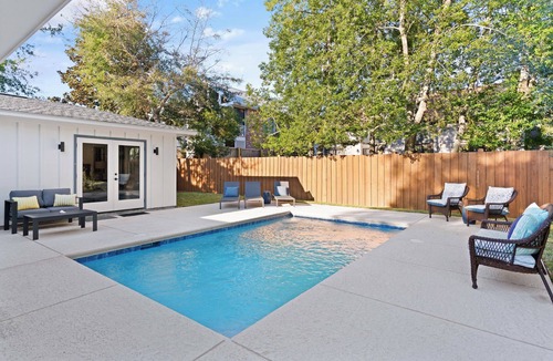 East Beach House | Welcome to a place to unwind, relax and recharge. Sleeps 10