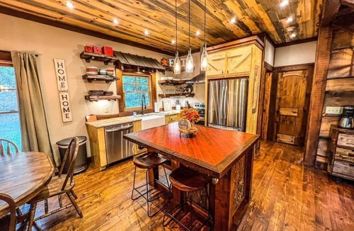 Epworth Cabin | Welcome to cozy Snug Cove Creekside Cabin located just outside Blue Ridge, GA!