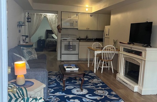 Church Street Apartment | Welcome to Ina’s Guest Suite Great location in Fayetteville, Georgia!