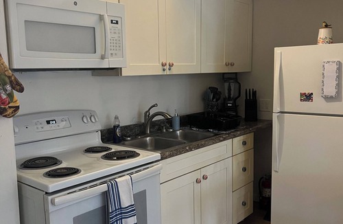 Church Street Apartment | Welcome to Ina’s Guest Suite Great location in Fayetteville, Georgia!