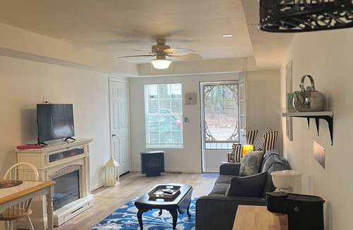 Church Street Apartment | Welcome to Ina’s Guest Suite Great location in Fayetteville, Georgia!