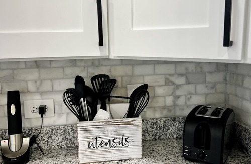 Bloomingdale House | Welcome to Mindelo Oasis, your Florida pool house vacation home!