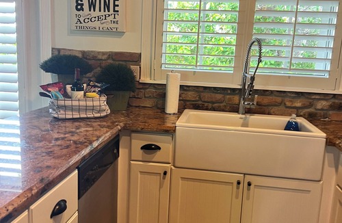 Twin Lakes House | Welcome to Paradise/Waterfront Retreat/Jacuzzi Outdoor kitchen & Entertainment
