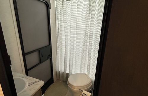 Valdosta House | Welcoming RV-sleeps 4-6! Brand new!