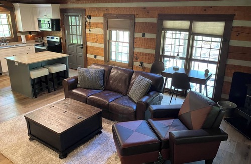 Bath Cabin | Well maintained cabin bordering national forest, close to Augusta, GA - -Masters