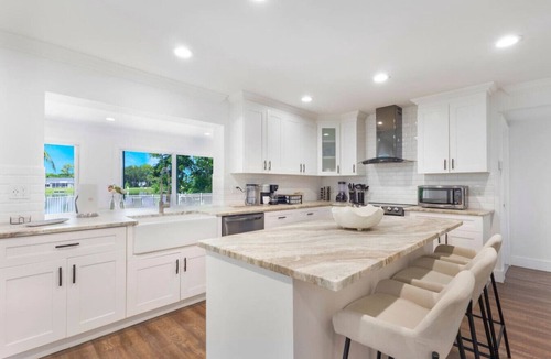 Wellington House | Wellington Lakehouse Heated Pool & Views