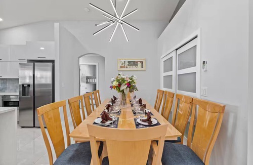 Royal Palm Beach House | West Palm Beach Retreat House With Heated Pool