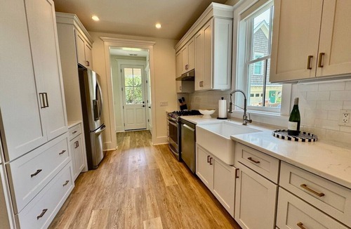Olde Town House | Wharf Street Coastal Escape - 3BR Old Town Luxury