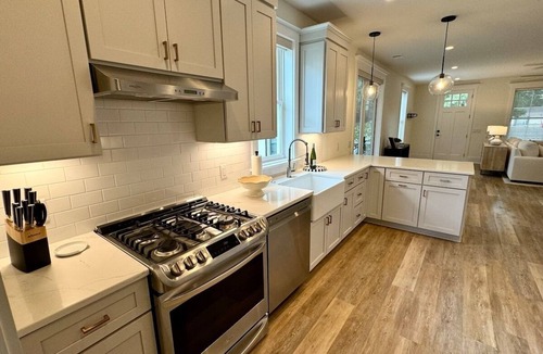 Olde Town House | Wharf Street Coastal Escape - 3BR Old Town Luxury