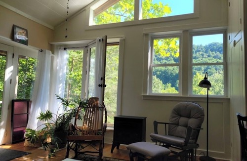 Irvine Cabin | Whimsical Wildwood Studio – Breakfast Included – Award-Winning Appalachian B&B