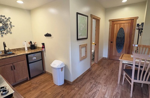 Schuyler Cottage | Whisper Creek Lodge! Lower Level Suite!