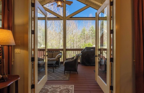Bear Lake Reserve Cottage | Whispering Creek Retreat at Bear Lake Reserve