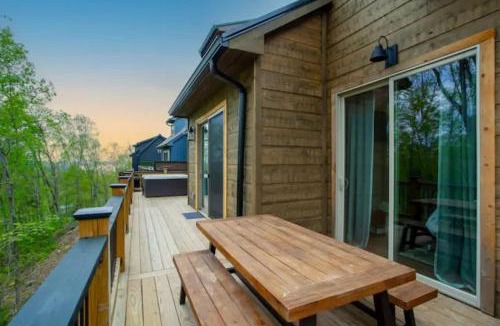 Sevierville House | Whispering Pine - Arcade - Lake Perks